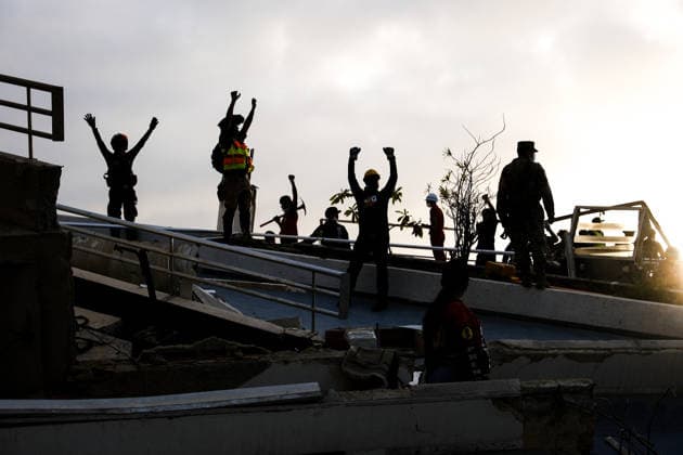 Military restricts access to Venezuela s La Guaira as earthquake recovery continues LA GUAIRA, VENEZUELA - JUNE 27: Military personnel control access to La Guaira state as heavy machinery is deployed to clear debris following the recent twin earthquakes in Venezuela, on June 27, 2026. Search and rescue operations continue amid hopes of finding more survivors, while international civil protection teams begin arriving to support ongoing emergency response efforts. Diko Betancourt Anadolu La Guaira Venezuela. Editorial use only. Please get in touch for any other usage.  Copyright: x2026xAnadoluxDikoxBetancourtx