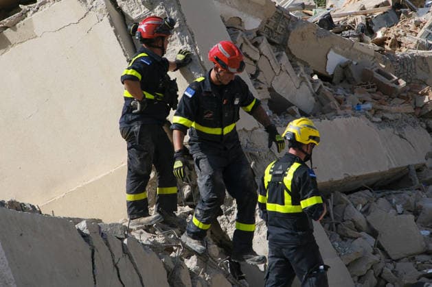 Military restricts access to Venezuela s La Guaira as earthquake recovery continues LA GUAIRA, VENEZUELA - JUNE 27: Military personnel control access to La Guaira state as heavy machinery is deployed to clear debris following the recent twin earthquakes in Venezuela, on June 27, 2026. Search and rescue operations continue amid hopes of finding more survivors, while international civil protection teams begin arriving to support ongoing emergency response efforts. Diko Betancourt Anadolu La Guaira Venezuela. Editorial use only. Please get in touch for any other usage.  Copyright: x2026xAnadoluxDikoxBetancourtx
