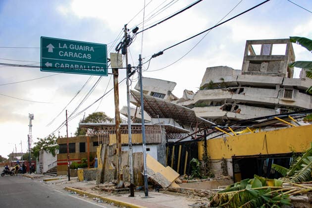 Military restricts access to Venezuela s La Guaira as earthquake recovery continues LA GUAIRA, VENEZUELA - JUNE 27: Military personnel control access to La Guaira state as heavy machinery is deployed to clear debris following the recent twin earthquakes in Venezuela, on June 27, 2026. Search and rescue operations continue amid hopes of finding more survivors, while international civil protection teams begin arriving to support ongoing emergency response efforts. Diko Betancourt Anadolu La Guaira Venezuela. Editorial use only. Please get in touch for any other usage.  Copyright: x2026xAnadoluxDikoxBetancourtx