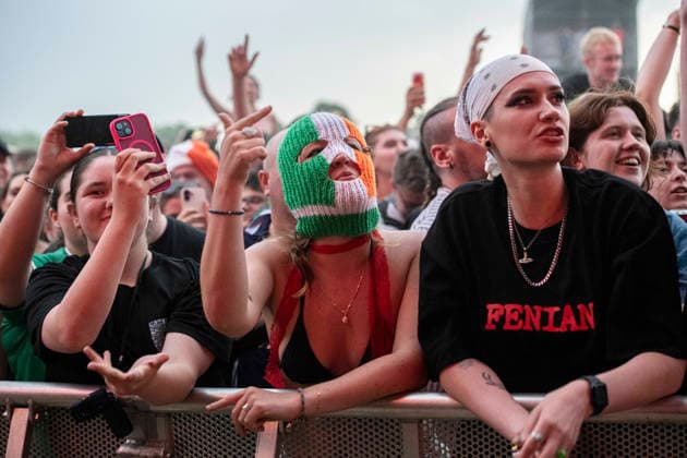Kneecap performing live at Crystal Palace Park, London 27 June 2026 Kneecap performing live at Crystal Palace Park, London 27 June 2026 Fans in the crowd Kneecap are an Irish hip-hop trio. They rap in a mixture of English and Irish. Their first single C.E.A.R.T.A. (cearta is Irish for rights ) was released in ˜17, followed by their mixtape, 3CAG, in ˜18. Their first studio album, Fine Art, was released in ˜24 Their second studio album, Fenian, was released in ˜26. The group has been at the centre of public debates about free speech and the expression of political opinions within Ireland and the UK. Their themes focus on working class, youth culture, Irish republicanism and Irish language rights. In concert, they have made stateme  Copyright: xDafyddxOwenx xDafyddxOwenx-xB5377x xAvalonx 1112996223