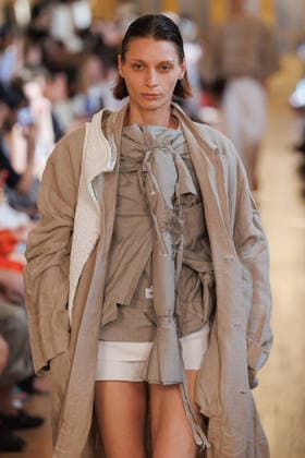 Hed Mayner Men s Spring Summer 2027 Fashion Show: Model walking the runway during the Hed Mayner men s ready-to-wear Spring Summer 2027 fashion show at Paris Fashion Week 457709 June 27, 2026  Copyright: xSebastienxFremontx xStarfacex STAR_457709_002