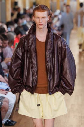 Hed Mayner Men s Spring Summer 2027 Fashion Show: Model walking the runway during the Hed Mayner men s ready-to-wear Spring Summer 2027 fashion show at Paris Fashion Week 457709 June 27, 2026  Copyright: xSebastienxFremontx xStarfacex STAR_457709_009