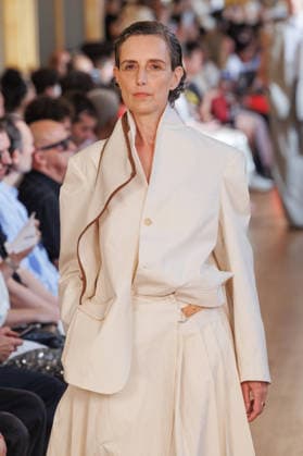 Hed Mayner Men s Spring Summer 2027 Fashion Show: Model walking the runway during the Hed Mayner men s ready-to-wear Spring Summer 2027 fashion show at Paris Fashion Week 457709 June 27, 2026  Copyright: xSebastienxFremontx xStarfacex STAR_457709_023