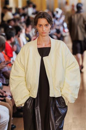 Hed Mayner Men s Spring Summer 2027 Fashion Show: Model walking the runway during the Hed Mayner men s ready-to-wear Spring Summer 2027 fashion show at Paris Fashion Week 457709 June 27, 2026  Copyright: xSebastienxFremontx xStarfacex STAR_457709_036