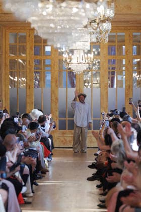 Hed Mayner Men s Spring Summer 2027 Fashion Show: Model walking the runway during the Hed Mayner men s ready-to-wear Spring Summer 2027 fashion show at Paris Fashion Week 457709 June 27, 2026  Copyright: xSebastienxFremontx xStarfacex STAR_457709_050