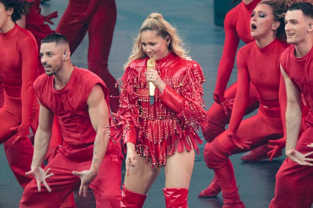 Helene Fischer live bei einem Konzert ihrer 360Â° Stadion Tour im RheinEnergieStadion. Köln, 27.06.2026 (Hinweis: Verwendung nur redaktionell in Bezug auf das Konzert bzw. die aktuelle Tour) *** Helene Fischer performing live at a concert on her 360° Stadium Tour at the RheinEnergieStadion in Cologne, June 27, 2026. Note: For editorial use only in connection with the concert or the current tour. Foto:xR.xSchmiegeltx xFuturexImagex fischer_6617