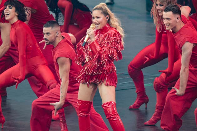 Helene Fischer live bei einem Konzert ihrer 360Â° Stadion Tour im RheinEnergieStadion. Köln, 27.06.2026 (Hinweis: Verwendung nur redaktionell in Bezug auf das Konzert bzw. die aktuelle Tour) *** Helene Fischer performing live at a concert on her 360° Stadium Tour at the RheinEnergieStadion in Cologne, June 27, 2026. Note: For editorial use only in connection with the concert or the current tour. Foto:xR.xSchmiegeltx xFuturexImagex fischer_6620