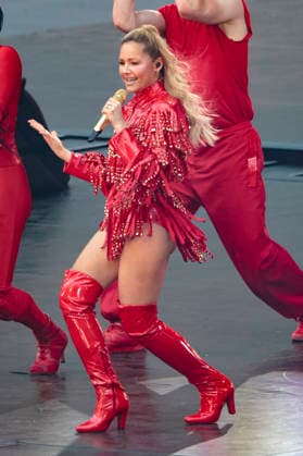 Helene Fischer live bei einem Konzert ihrer 360Â° Stadion Tour im RheinEnergieStadion. Köln, 27.06.2026 (Hinweis: Verwendung nur redaktionell in Bezug auf das Konzert bzw. die aktuelle Tour) *** Helene Fischer performing live at a concert on her 360° Stadium Tour at the RheinEnergieStadion in Cologne, June 27, 2026. Note: For editorial use only in connection with the concert or the current tour. Foto:xR.xSchmiegeltx xFuturexImagex fischer_6622