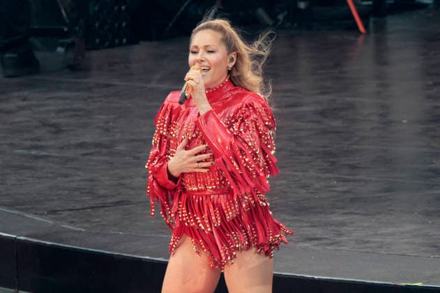 Helene Fischer live bei einem Konzert ihrer 360Â° Stadion Tour im RheinEnergieStadion. Köln, 27.06.2026 (Hinweis: Verwendung nur redaktionell in Bezug auf das Konzert bzw. die aktuelle Tour) *** Helene Fischer performing live at a concert on her 360° Stadium Tour at the RheinEnergieStadion in Cologne, June 27, 2026. Note: For editorial use only in connection with the concert or the current tour. Foto:xR.xSchmiegeltx xFuturexImagex fischer_6626