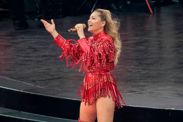 Helene Fischer live bei einem Konzert ihrer 360Â° Stadion Tour im RheinEnergieStadion. Köln, 27.06.2026 (Hinweis: Verwendung nur redaktionell in Bezug auf das Konzert bzw. die aktuelle Tour) *** Helene Fischer performing live at a concert on her 360° Stadium Tour at the RheinEnergieStadion in Cologne, June 27, 2026. Note: For editorial use only in connection with the concert or the current tour. Foto:xR.xSchmiegeltx xFuturexImagex fischer_6628