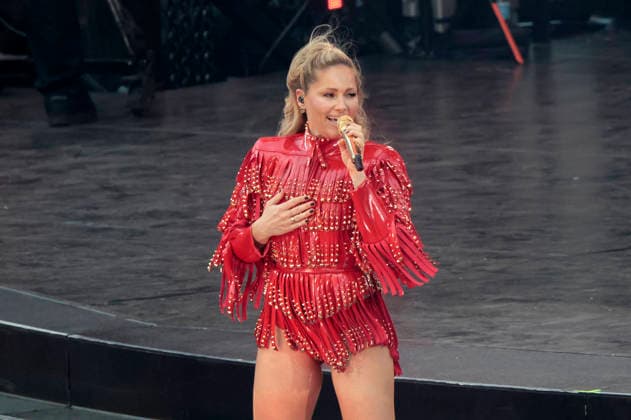 Helene Fischer live bei einem Konzert ihrer 360Â° Stadion Tour im RheinEnergieStadion. Köln, 27.06.2026 (Hinweis: Verwendung nur redaktionell in Bezug auf das Konzert bzw. die aktuelle Tour) *** Helene Fischer performing live at a concert on her 360° Stadium Tour at the RheinEnergieStadion in Cologne, June 27, 2026. Note: For editorial use only in connection with the concert or the current tour. Foto:xR.xSchmiegeltx xFuturexImagex fischer_6629