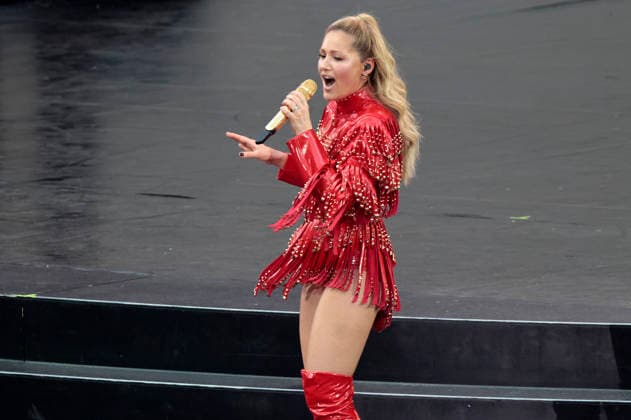 Helene Fischer live bei einem Konzert ihrer 360Â° Stadion Tour im RheinEnergieStadion. Köln, 27.06.2026 (Hinweis: Verwendung nur redaktionell in Bezug auf das Konzert bzw. die aktuelle Tour) *** Helene Fischer performing live at a concert on her 360° Stadium Tour at the RheinEnergieStadion in Cologne, June 27, 2026. Note: For editorial use only in connection with the concert or the current tour. Foto:xR.xSchmiegeltx xFuturexImagex fischer_6640