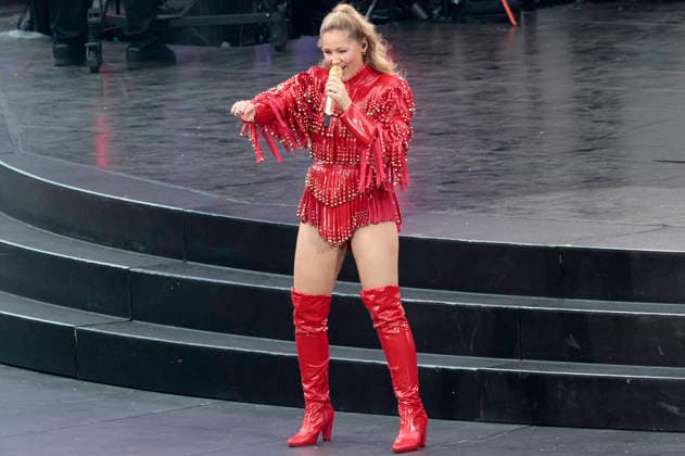 Helene Fischer live bei einem Konzert ihrer 360Â° Stadion Tour im RheinEnergieStadion. Köln, 27.06.2026 (Hinweis: Verwendung nur redaktionell in Bezug auf das Konzert bzw. die aktuelle Tour) *** Helene Fischer performing live at a concert on her 360° Stadium Tour at the RheinEnergieStadion in Cologne, June 27, 2026. Note: For editorial use only in connection with the concert or the current tour. Foto:xR.xSchmiegeltx xFuturexImagex fischer_6641