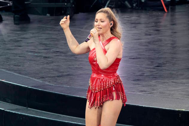 Helene Fischer live bei einem Konzert ihrer 360Â° Stadion Tour im RheinEnergieStadion. Köln, 27.06.2026 (Hinweis: Verwendung nur redaktionell in Bezug auf das Konzert bzw. die aktuelle Tour) *** Helene Fischer performing live at a concert on her 360° Stadium Tour at the RheinEnergieStadion in Cologne, June 27, 2026. Note: For editorial use only in connection with the concert or the current tour. Foto:xR.xSchmiegeltx xFuturexImagex fischer_6651
