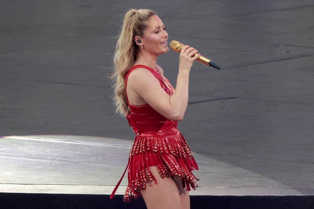 Helene Fischer live bei einem Konzert ihrer 360Â° Stadion Tour im RheinEnergieStadion. Köln, 27.06.2026 (Hinweis: Verwendung nur redaktionell in Bezug auf das Konzert bzw. die aktuelle Tour) *** Helene Fischer performing live at a concert on her 360° Stadium Tour at the RheinEnergieStadion in Cologne, June 27, 2026. Note: For editorial use only in connection with the concert or the current tour. Foto:xR.xSchmiegeltx xFuturexImagex fischer_6652