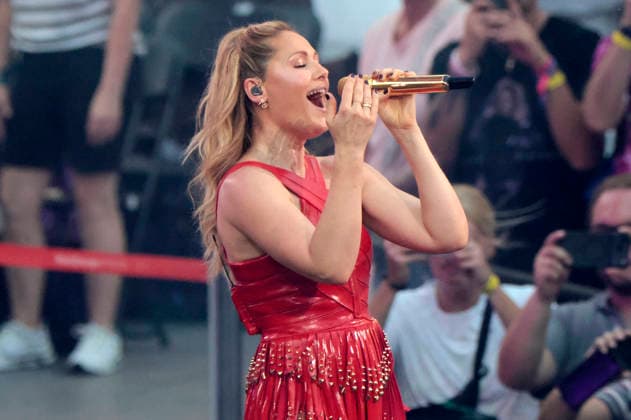Helene Fischer live bei einem Konzert ihrer 360Â° Stadion Tour im RheinEnergieStadion. Köln, 27.06.2026 (Hinweis: Verwendung nur redaktionell in Bezug auf das Konzert bzw. die aktuelle Tour) *** Helene Fischer performing live at a concert on her 360° Stadium Tour at the RheinEnergieStadion in Cologne, June 27, 2026. Note: For editorial use only in connection with the concert or the current tour. Foto:xR.xSchmiegeltx xFuturexImagex fischer_6659