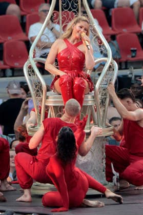 Helene Fischer live bei einem Konzert ihrer 360Â° Stadion Tour im RheinEnergieStadion. Köln, 27.06.2026 (Hinweis: Verwendung nur redaktionell in Bezug auf das Konzert bzw. die aktuelle Tour) *** Helene Fischer performing live at a concert on her 360° Stadium Tour at the RheinEnergieStadion in Cologne, June 27, 2026. Note: For editorial use only in connection with the concert or the current tour. Foto:xR.xSchmiegeltx xFuturexImagex fischer_6669