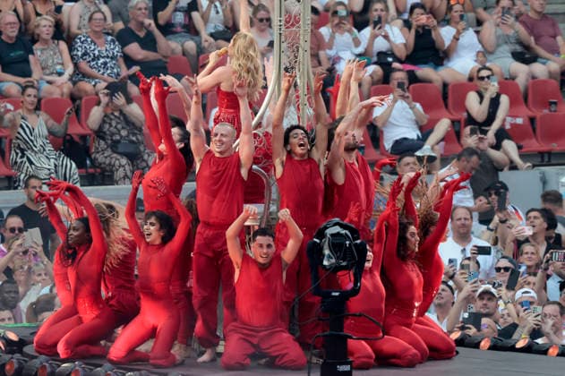 Helene Fischer live bei einem Konzert ihrer 360Â° Stadion Tour im RheinEnergieStadion. Köln, 27.06.2026 (Hinweis: Verwendung nur redaktionell in Bezug auf das Konzert bzw. die aktuelle Tour) *** Helene Fischer performing live at a concert on her 360° Stadium Tour at the RheinEnergieStadion in Cologne, June 27, 2026. Note: For editorial use only in connection with the concert or the current tour. Foto:xR.xSchmiegeltx xFuturexImagex fischer_6671
