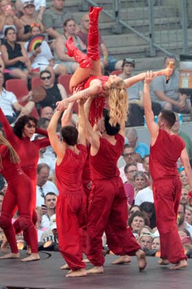 Helene Fischer live bei einem Konzert ihrer 360Â° Stadion Tour im RheinEnergieStadion. Köln, 27.06.2026 (Hinweis: Verwendung nur redaktionell in Bezug auf das Konzert bzw. die aktuelle Tour) *** Helene Fischer performing live at a concert on her 360° Stadium Tour at the RheinEnergieStadion in Cologne, June 27, 2026. Note: For editorial use only in connection with the concert or the current tour. Foto:xR.xSchmiegeltx xFuturexImagex fischer_6679