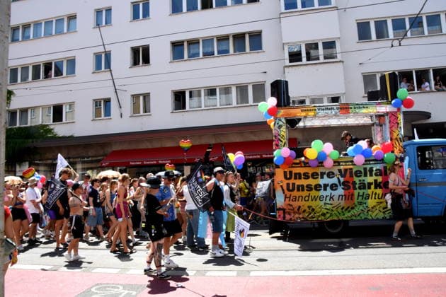 Teilnehmer Muenchen 27.06.2026 CSD 2026 Christopher Street Day Polit Parade Demostrecke Frauenhoferstrasse Foto Muenchen *** Participants in Munich, June 27, 2026, CSD 2026, Christopher Street Day, Political Parade, Parade Route: Frauenhoferstrasse, Photo: Munich