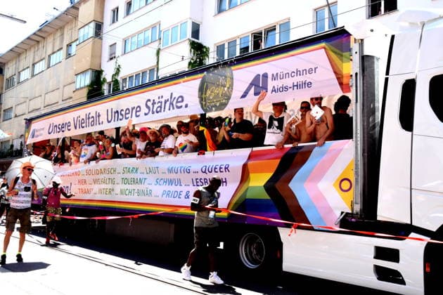 Teilnehmer Muenchen 27.06.2026 CSD 2026 Christopher Street Day Polit Parade Demostrecke Frauenhoferstrasse Foto Muenchen *** Participants in Munich, June 27, 2026, CSD 2026, Christopher Street Day, Political Parade, Parade Route: Frauenhoferstrasse, Photo: Munich