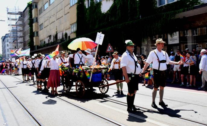 Teilnehmer Muenchen 27.06.2026 CSD 2026 Christopher Street Day Polit Parade Demostrecke Frauenhoferstrasse Foto Muenchen *** Participants in Munich, June 27, 2026, CSD 2026, Christopher Street Day, Political Parade, Parade Route: Frauenhoferstrasse, Photo: Munich