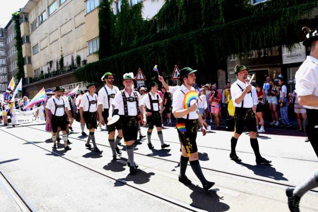 Teilnehmer Muenchen 27.06.2026 CSD 2026 Christopher Street Day Polit Parade Demostrecke Frauenhoferstrasse Foto Muenchen *** Participants in Munich, June 27, 2026, CSD 2026, Christopher Street Day, Political Parade, Parade Route: Frauenhoferstrasse, Photo: Munich