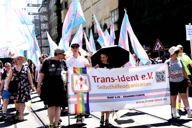 Teilnehmer Muenchen 27.06.2026 CSD 2026 Christopher Street Day Polit Parade Demostrecke Frauenhoferstrasse Foto Muenchen *** Participants in Munich, June 27, 2026, CSD 2026, Christopher Street Day, Political Parade, Parade Route: Frauenhoferstrasse, Photo: Munich