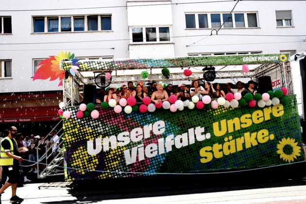 Teilnehmer Muenchen 27.06.2026 CSD 2026 Christopher Street Day Polit Parade Demostrecke Frauenhoferstrasse Foto Muenchen *** Participants in Munich, June 27, 2026, CSD 2026, Christopher Street Day Political Parade, Parade Route: Frauenhoferstrasse, Photo: Munich