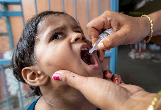 June 28, 2026: A health worker administers oral polio vaccine drops to a child during a immunization campaign, in Guwahati, India on 28 June 2026. - ZUMAt232 20260628_zip_t232_005 Copyright: xDavidxTalukdarx