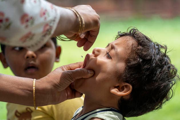 June 28, 2026: A health worker administers oral polio vaccine drops to a child during a immunization campaign, in Guwahati, India on 28 June 2026.  - ZUMAt232 20260628_zip_t232_003 Copyright: xDavidxTalukdarx