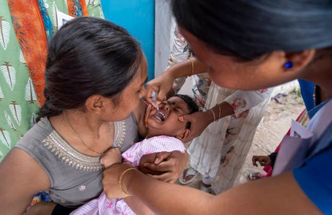 June 28, 2026: A health worker administers oral polio vaccine drops to a child during a immunization campaign, in Guwahati, India on 28 June 2026.  - ZUMAt232 20260628_zip_t232_006 Copyright: xDavidxTalukdarx