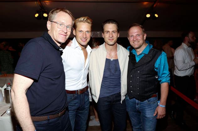 Daniel Günther, Bastian Semm, Alexander Klaws und Toni Köppen bei der Premiere von Im Tal des Todes bei den Karl-May-Spielen 2026 im Freilichttheater am Kalkberg. Bad Segeberg, 27.06.2026 *** Daniel Günther, Bastian Semm, Alexander Klaws, and Toni Köppen at the premiere of *In the Valley of Death* at the 2026 Karl May Festival at the Kalkberg Open-Air Theater in Bad Segeberg, June 27, 2026 Foto:xgbrcix xFuturexImagex karl_may_6678
