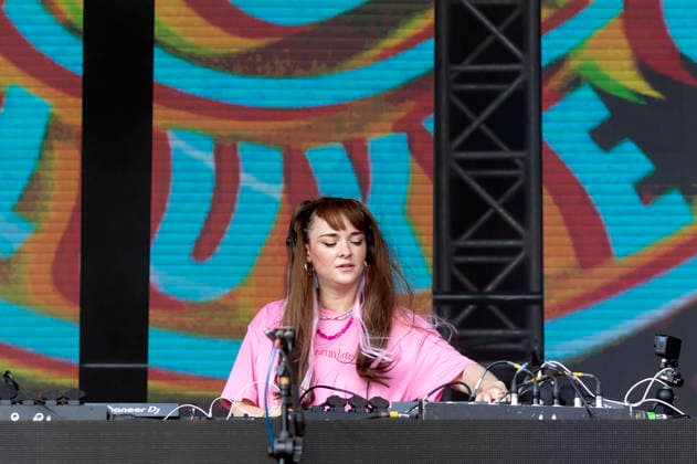 Lari Luke live beim Rainbow Festival am Fühlinger See. Köln, 27.06.2026 *** Lari Luke live at the Rainbow Festival at Fühlinger See in Cologne, June 27, 2026 Foto:xxF.xZeisingx xFuturexImagex rainbow_6684