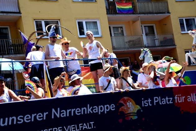 Teilnehmer Narrhalla Faschinggsgesellschaft Muenchen 27.06.2026 CSD 2026 Christopher Street Day Polit Parade Demostrecke Muellerdstrasse Foto Muenchen *** Participant in the Narrhalla Faschinggsgesellschaft Munich, June 27, 2026, CSD 2026, Christopher Street Day Political Parade, parade route: Müllerdstrasse, photo: Munich