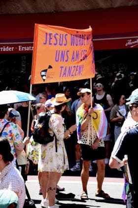 Teilnehmer Muenchen 27.06.2026 CSD 2026 Christopher Street Day Polit Parade Demostrecke Frauenhoferstrasse Foto Muenchen *** Participants in Munich, June 27, 2026, CSD 2026, Christopher Street Day, Political Parade, Parade Route: Frauenhoferstrasse, Photo: Munich