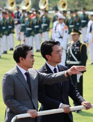 Japan-South Korea defense talks Japanese Defense Minister Shinjiro Koizumi (R) attends an honor guard ceremony with his South Korean counterpart Ahn Gyu Back prior to their talks in Seoul on June 28, 2026. (Pool photo)  A14AA0005620508P