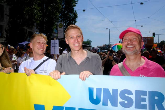 Oberbürgermeister Dominik Krause (rechts) und sein Verlobter Sebastian Müller beim CSD - Christopher Street Day, München 27.06.2026 *** Mayor Dominik Krause (right) and his fiancé Sebastian Müller at CSD (Christopher Street Day), Munich, June 27, 2026