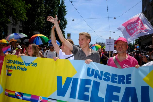 Oberbürgermeister Dominik Krause (rechts) und sein Verlobter Sebastian Müller beim CSD - Christopher Street Day, München 27.06.2026 *** Mayor Dominik Krause (right) and his fiancé Sebastian Müller at CSD (Christopher Street Day), Munich, June 27, 2026