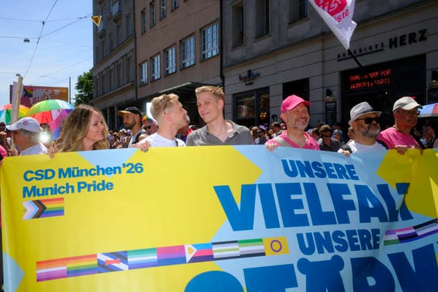 Oberbürgermeister Dominik Krause (rechts) und sein Verlobter Sebastian Müller beim CSD - Christopher Street Day, München 27.06.2026 *** Mayor Dominik Krause (right) and his fiancé Sebastian Müller at CSD (Christopher Street Day), Munich, June 27, 2026