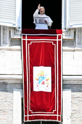 June 28, 2026, Vatican City, Vatican City: Pope Leo XIV leads his Sunday Angelus prayer from the window of his office overlooking Saint Peter s Square, Vatican City, 28 June 2026. ANSA RICCARDO ANTIMIANI. Vatican City Vatican City  - ZUMAa110 20260628_zaf_a110_002 Copyright: xRiccardoxAntimianix