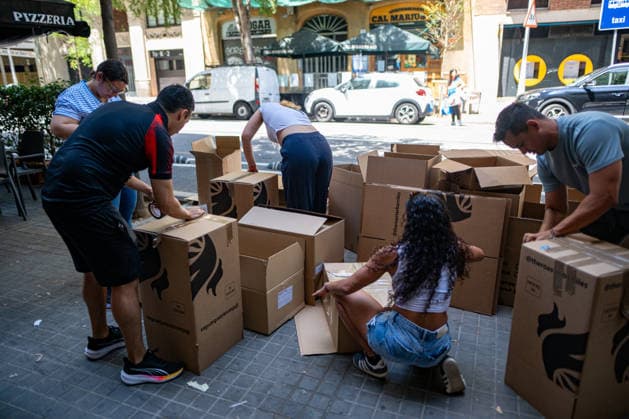 Locations in Barcelona collecting supplies to help earthquake victims in Venezuela Volunteers collecting relief supplies for the Venezuelan people on June 28, 2026, in Barcelona, Catalonia, Spain. According to the latest tally, 1,430 people have died and 3,238 have been injured as a result of the twin earthquakes that struck the Venezuelan coast on Thursday. Since the first earthquake, 430 aftershocks have been recorded. Seven states have reported severe damage, although La Guaira has been the hardest-hit area. 7.2 metric tons of food have been distributed, 16,145 food bags have been delivered, and 220,434 hot meals have been served. JUNE 28, 2026 Lorena Sopê Spain  Copyright: xLorenaxSopÃªnax 7628367