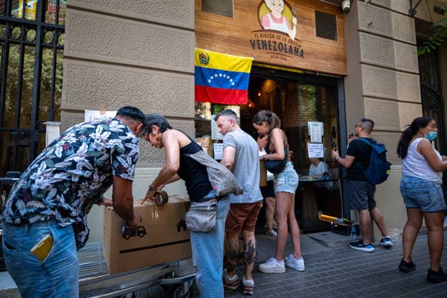 Locations in Barcelona collecting supplies to help earthquake victims in Venezuela Volunteers collecting relief supplies for the Venezuelan people on June 28, 2026, in Barcelona, Catalonia, Spain. According to the latest tally, 1,430 people have died and 3,238 have been injured as a result of the twin earthquakes that struck the Venezuelan coast on Thursday. Since the first earthquake, 430 aftershocks have been recorded. Seven states have reported severe damage, although La Guaira has been the hardest-hit area. 7.2 metric tons of food have been distributed, 16,145 food bags have been delivered, and 220,434 hot meals have been served. JUNE 28, 2026 Lorena Sopê Spain  Copyright: xLorenaxSopÃªnax 7628377
