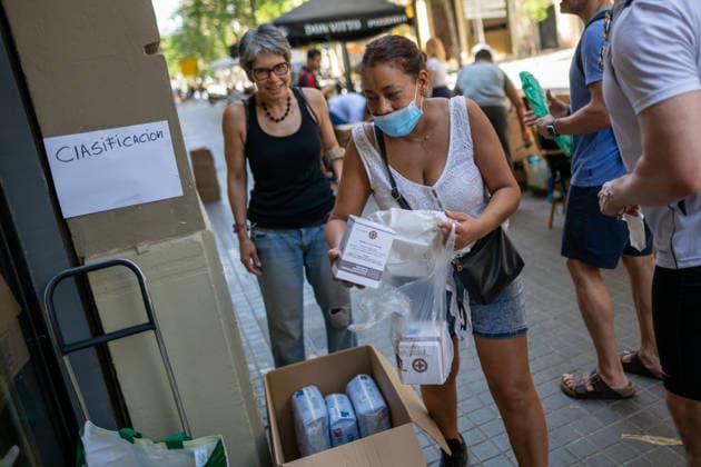 Locations in Barcelona collecting supplies to help earthquake victims in Venezuela Volunteers collecting relief supplies for the Venezuelan people on June 28, 2026, in Barcelona, Catalonia, Spain. According to the latest tally, 1,430 people have died and 3,238 have been injured as a result of the twin earthquakes that struck the Venezuelan coast on Thursday. Since the first earthquake, 430 aftershocks have been recorded. Seven states have reported severe damage, although La Guaira has been the hardest-hit area. 7.2 metric tons of food have been distributed, 16,145 food bags have been delivered, and 220,434 hot meals have been served. JUNE 28, 2026 Lorena Sopê Spain  Copyright: xLorenaxSopÃªnax 7628368