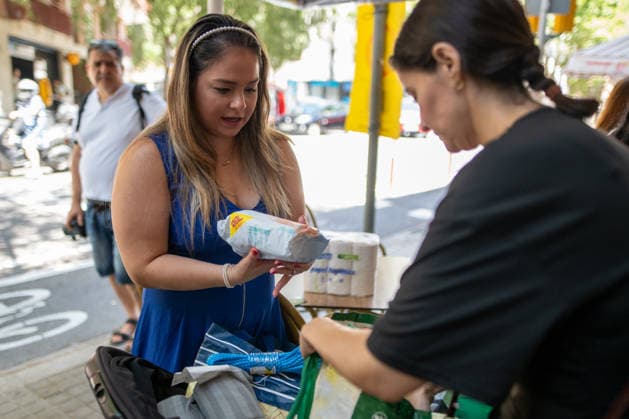 Locations in Barcelona collecting supplies to help earthquake victims in Venezuela Volunteers collecting relief supplies for the Venezuelan people on June 28, 2026, in Barcelona, Catalonia, Spain. According to the latest tally, 1,430 people have died and 3,238 have been injured as a result of the twin earthquakes that struck the Venezuelan coast on Thursday. Since the first earthquake, 430 aftershocks have been recorded. Seven states have reported severe damage, although La Guaira has been the hardest-hit area. 7.2 metric tons of food have been distributed, 16,145 food bags have been delivered, and 220,434 hot meals have been served. JUNE 28, 2026 Lorena Sopê Spain  Copyright: xLorenaxSopÃªnax 7628371