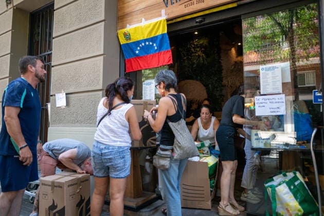 News Bilder des Tages Locations in Barcelona collecting supplies to help earthquake victims in Venezuela Volunteers collecting relief supplies for the Venezuelan people on June 28, 2026, in Barcelona, Catalonia, Spain. According to the latest tally, 1,430 people have died and 3,238 have been injured as a result of the twin earthquakes that struck the Venezuelan coast on Thursday. Since the first earthquake, 430 aftershocks have been recorded. Seven states have reported severe damage, although La Guaira has been the hardest-hit area. 7.2 metric tons of food have been distributed, 16,145 food bags have been delivered, and 220,434 hot meals have been served. JUNE 28, 2026 Lorena Sopê Spain  Copyright: xLorenaxSopÃªnax 7628372