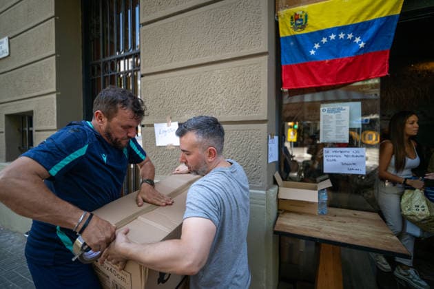 Locations in Barcelona collecting supplies to help earthquake victims in Venezuela Volunteers collecting relief supplies for the Venezuelan people on June 28, 2026, in Barcelona, Catalonia, Spain. According to the latest tally, 1,430 people have died and 3,238 have been injured as a result of the twin earthquakes that struck the Venezuelan coast on Thursday. Since the first earthquake, 430 aftershocks have been recorded. Seven states have reported severe damage, although La Guaira has been the hardest-hit area. 7.2 metric tons of food have been distributed, 16,145 food bags have been delivered, and 220,434 hot meals have been served. JUNE 28, 2026 Lorena Sopê Spain  Copyright: xLorenaxSopÃªnax 7628374