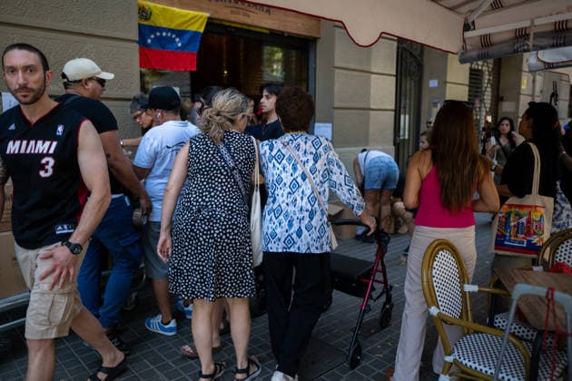 Locations in Barcelona collecting supplies to help earthquake victims in Venezuela Volunteers collecting relief supplies for the Venezuelan people on June 28, 2026, in Barcelona, Catalonia, Spain. According to the latest tally, 1,430 people have died and 3,238 have been injured as a result of the twin earthquakes that struck the Venezuelan coast on Thursday. Since the first earthquake, 430 aftershocks have been recorded. Seven states have reported severe damage, although La Guaira has been the hardest-hit area. 7.2 metric tons of food have been distributed, 16,145 food bags have been delivered, and 220,434 hot meals have been served. JUNE 28, 2026 Lorena Sopê Spain  Copyright: xLorenaxSopÃªnax 7628366
