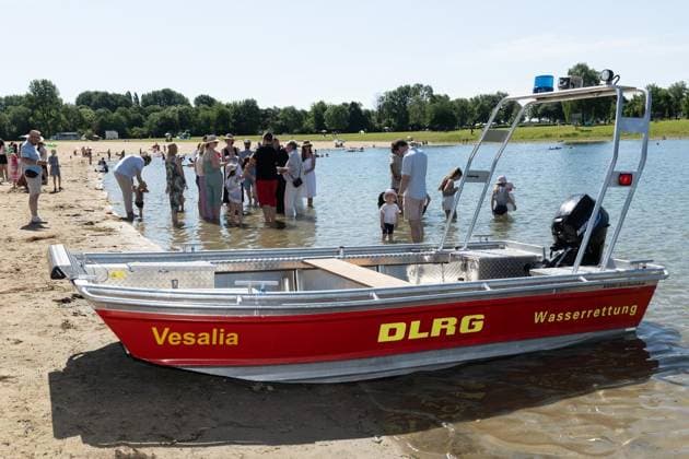 Tauffest am Auesee ** NUR FÜR REDAKTIONELLE ZWECKE ** EDITORIAL USE ONLY **<p>Bei einem Tauffest der evangelischen Kirche Wesel am Auesee werden am Sonntag, den 28.06.2026 27 Kinder feierlich getauft. Deutschland NRW Wesel Copyright: ErwinxPottgiesser *** Baptism Ceremony at Auesee ** FOR EDITORIAL USE ONLY ** EDITORIAL USE ONLY ** p At a baptismal celebration held by the Protestant Church of Wesel at Lake Auesee on Sunday, June 28, 2026, 27 children will be baptized. Germany, North Rhine-Westphalia, Wesel. Copyright ErwinxPottgiesser Copyright: ErwinxPottgiesser doc86hg4jwfb9xmfxr4bra ,EDITORIAL USE ONLY