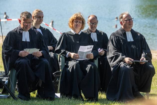 Tauffest am Auesee ** NUR FÜR REDAKTIONELLE ZWECKE ** EDITORIAL USE ONLY **<p>Bei einem Tauffest der evangelischen Kirche Wesel am Auesee werden am Sonntag, den 28.06.2026 27 Kinder feierlich getauft. Vor den Taufen fand ein Gottesdienst statt. Deutschland NRW Wesel Copyright: ErwinxPottgiesser *** Baptism Ceremony at Auesee ** FOR EDITORIAL USE ONLY ** EDITORIAL USE ONLY ** p At a baptismal celebration held by the Protestant Church of Wesel at Lake Auesee on Sunday, June 28, 2026, 27 children were solemnly baptized. A church service was held prior to the baptisms. Germany, North Rhine-Westphalia, Wesel. Copyright ErwinxPottgiesser Copyright: ErwinxPottgiesser doc86hg4dg6gfl7z0drvkp ,EDITORIAL USE ONLY